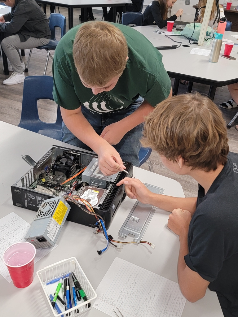Foundations of Tech students deconstruct PC tower 